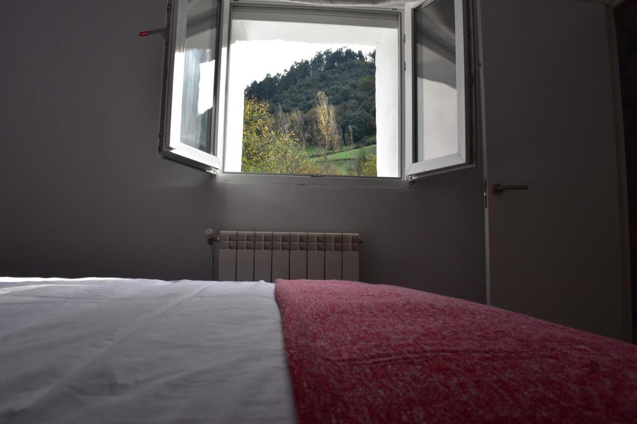 La Antigua Cuadra: Rustic Stone With Garden And River Access * Ramales de la Victoria