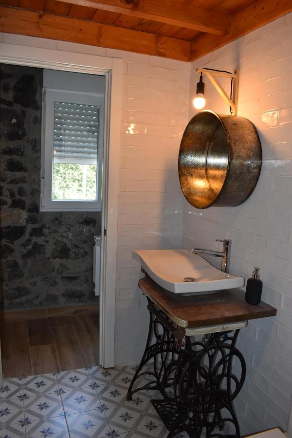 Apartment La Antigua Cuadra: Rustic Stone With Garden And River Access Ramales de la Victoria