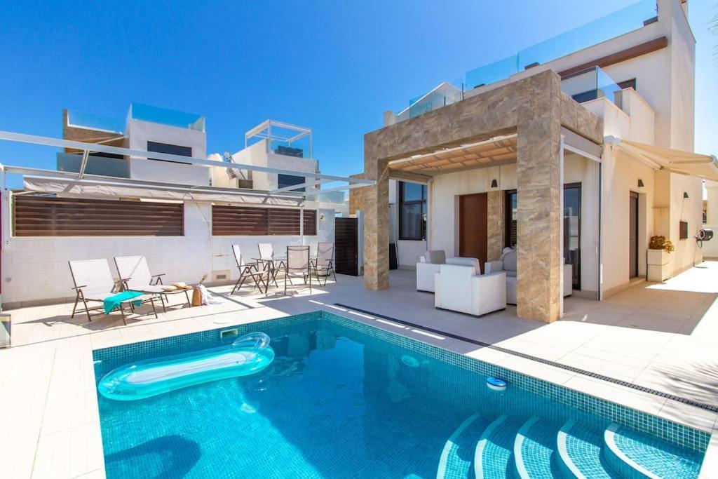 Nina With Pool Villa