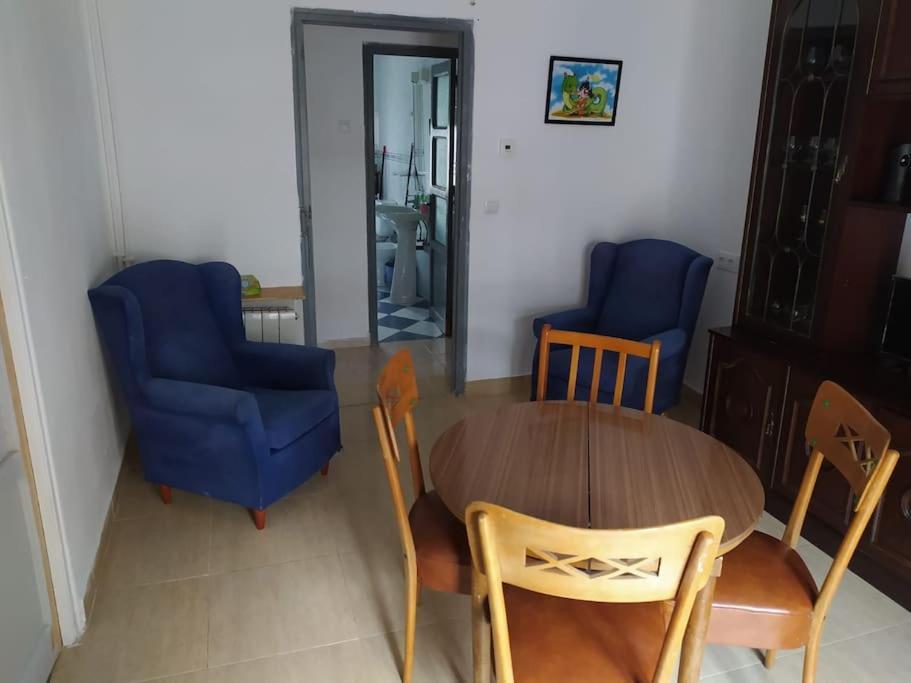 Amplio Piso En Centro Con Balcon *
