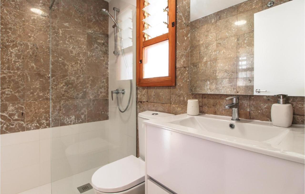 Apartamento Gorgeous In With Kitchen