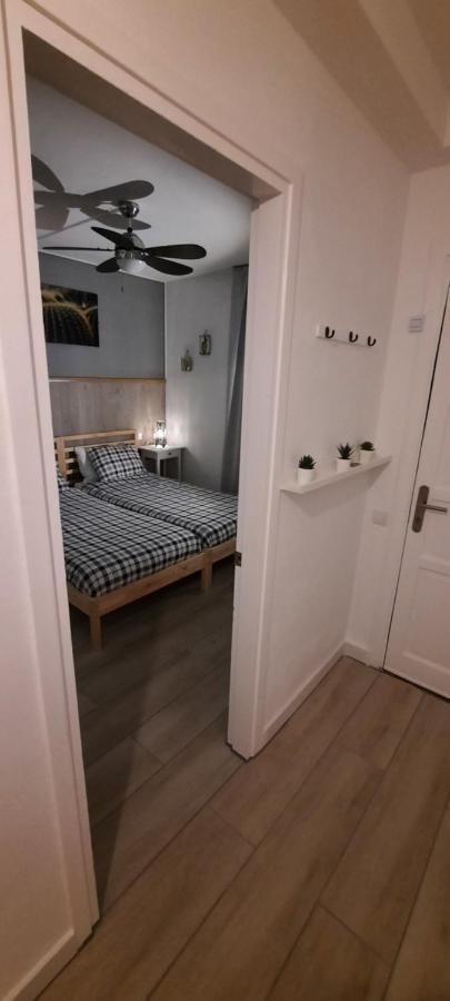 Apartamento Lanzarote-beach-apartment, Cucharas Beach, -- 1 Minute Walk From Main Square, 35 Meters From Costa Teguise