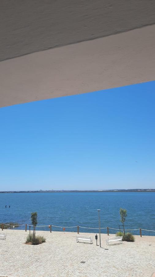 Mirando Al Rio *