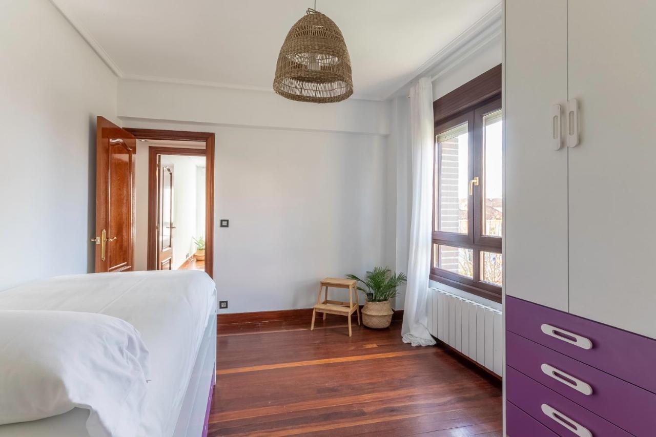 Apartamento Amplio, Muy Luminoso Y En El Centro De *