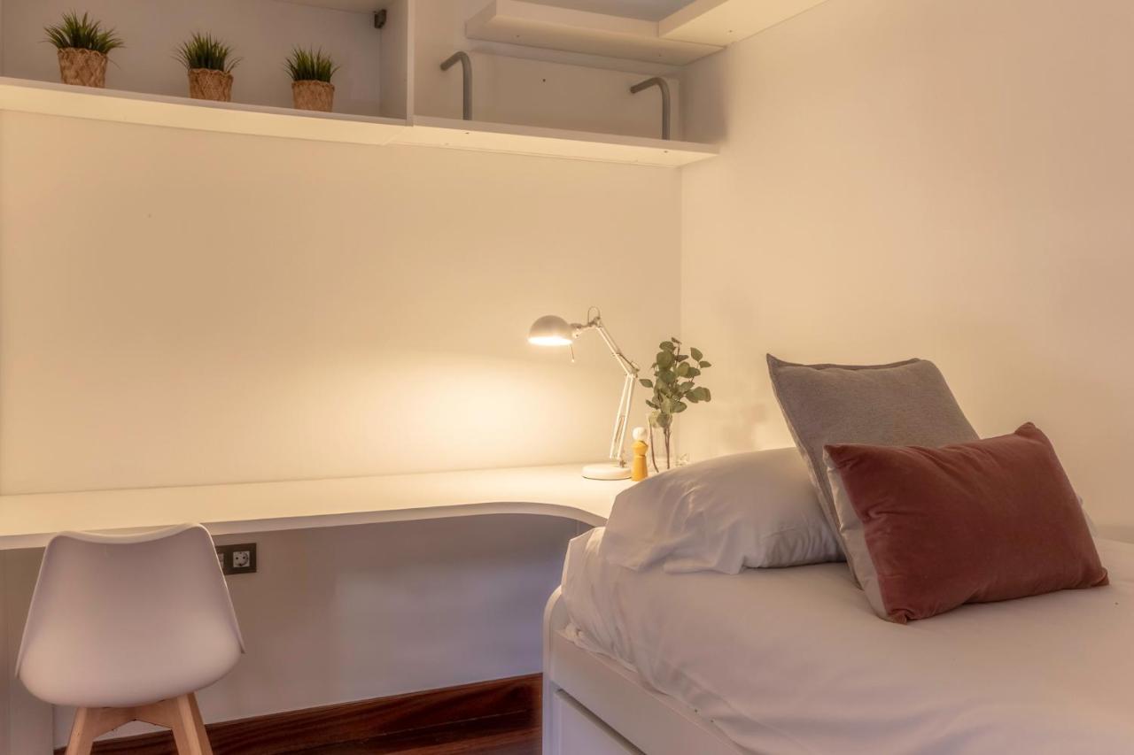 Amplio, Muy Luminoso Y En El Centro De Apartamento