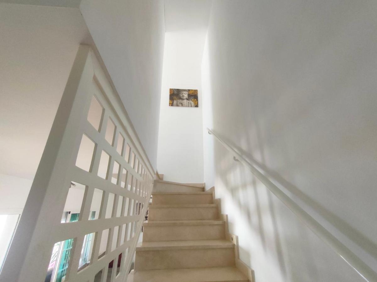 Modern House With Large Chill Out Terrace And Jacuzzi Apartamento *