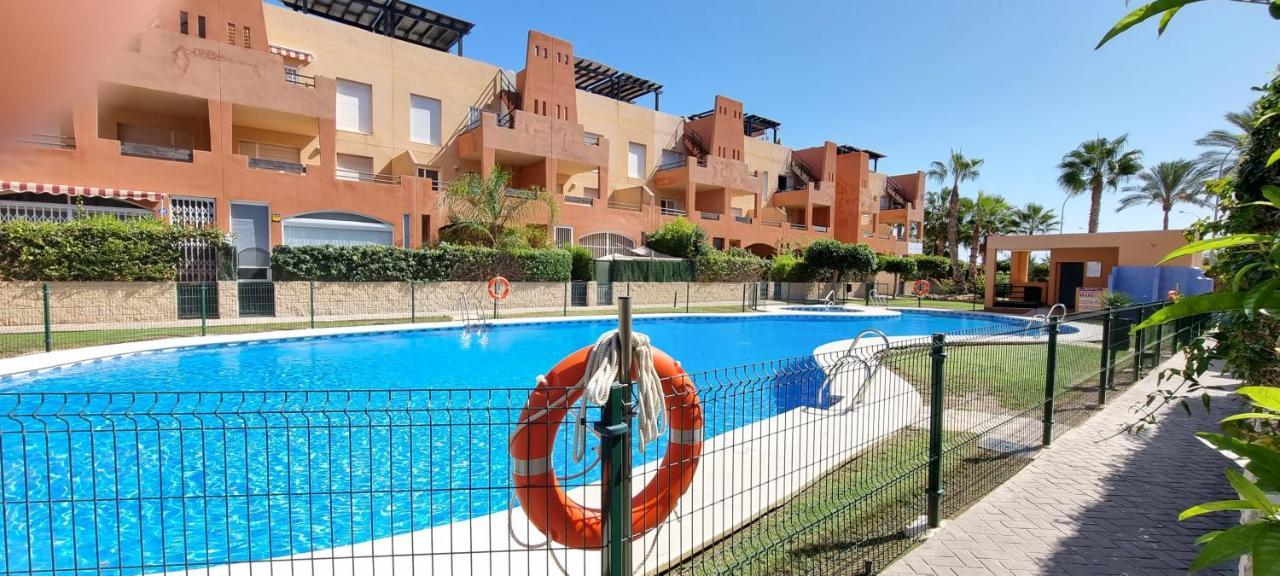 Apartamento Paraíso, ático A Pie De Playa, Piscina Privada En Solárium, Wi-fi