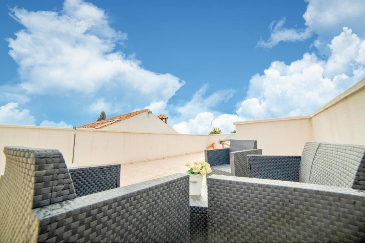 Lovely 1 Bedroom With Kitchen & Pool *