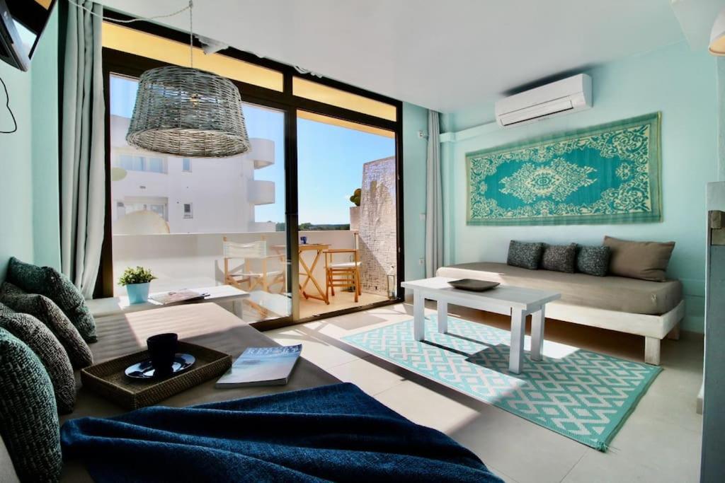 Agradable Con Terraza En Formentera