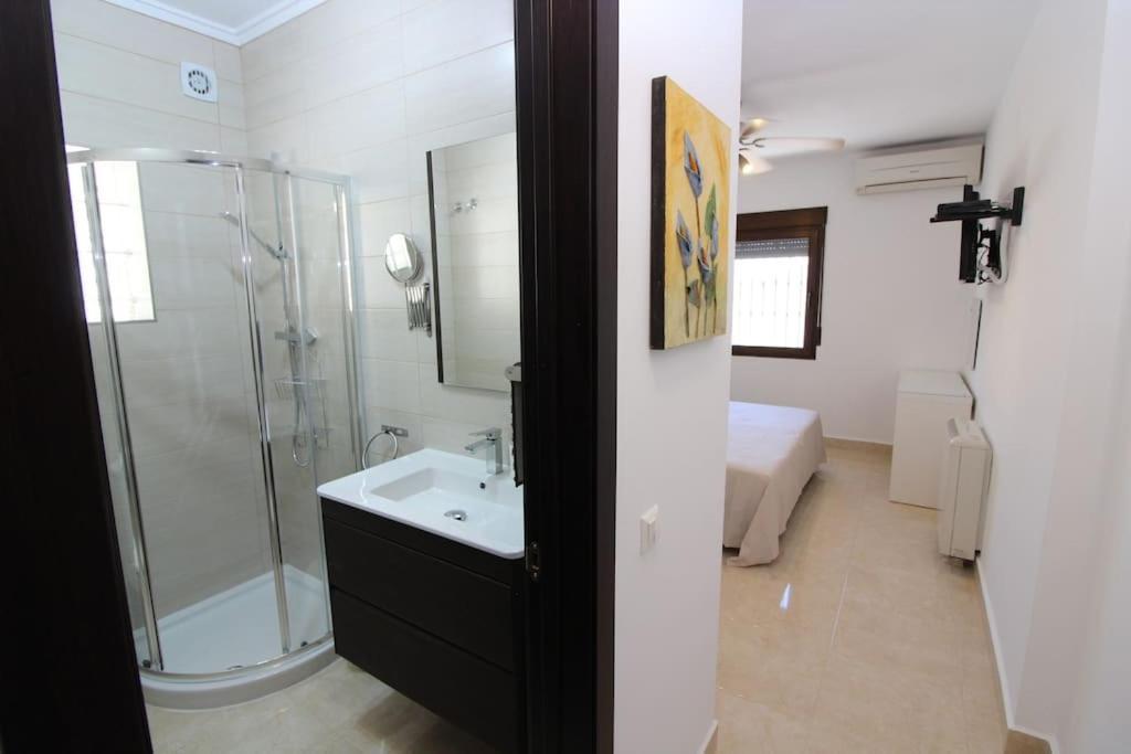 4 Bedroom, Luxury - Heated Pool Villamartin (Valencia)