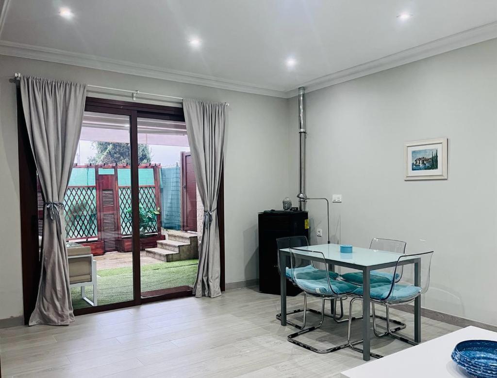 Apartment Adosado Con Terraza En Playa America, Nigran