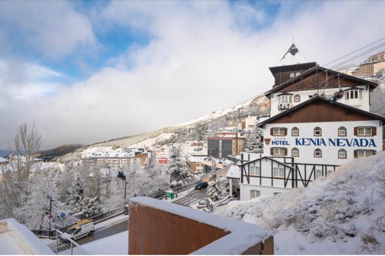 Al Lado De Plaza Sierra Nevada