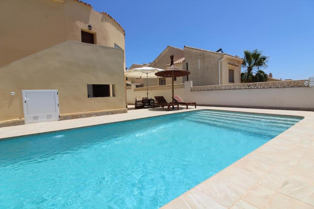 4 Bedroom, Luxury - Heated Pool Villamartin (Valencia)