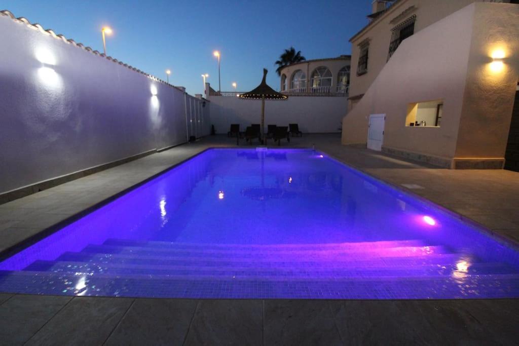 Villa 4 Bedroom, Luxury - Heated Pool Villamartin (Valencia)
