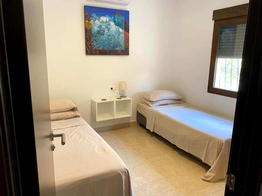 4 Bedroom, Luxury - Heated Pool Villa Villamartin (Valencia)