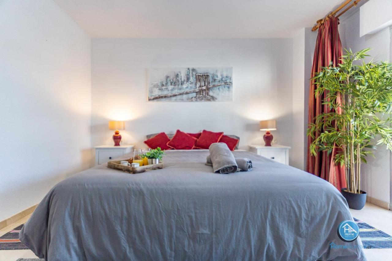 Super Exclusive With Free Parking Apartment *