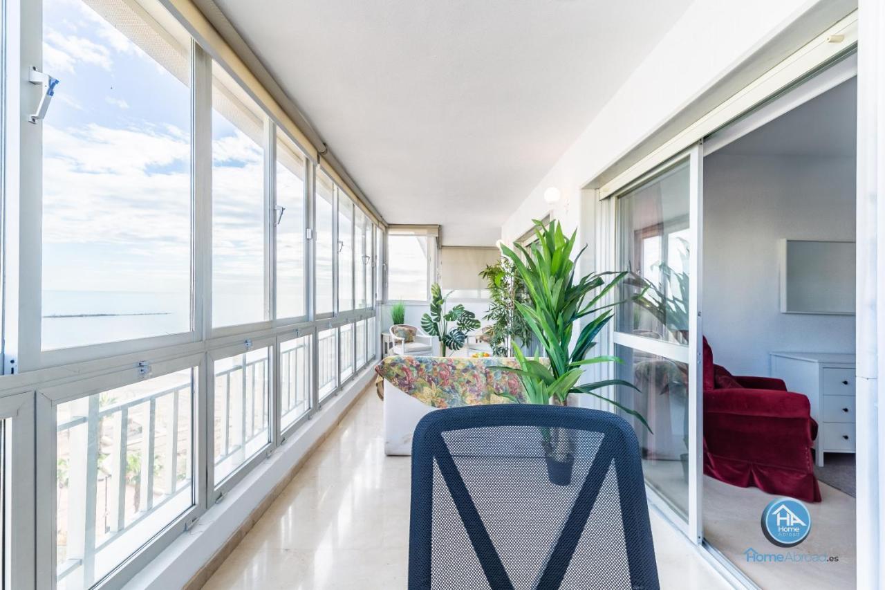 Super Exclusive With Free Parking Apartment *