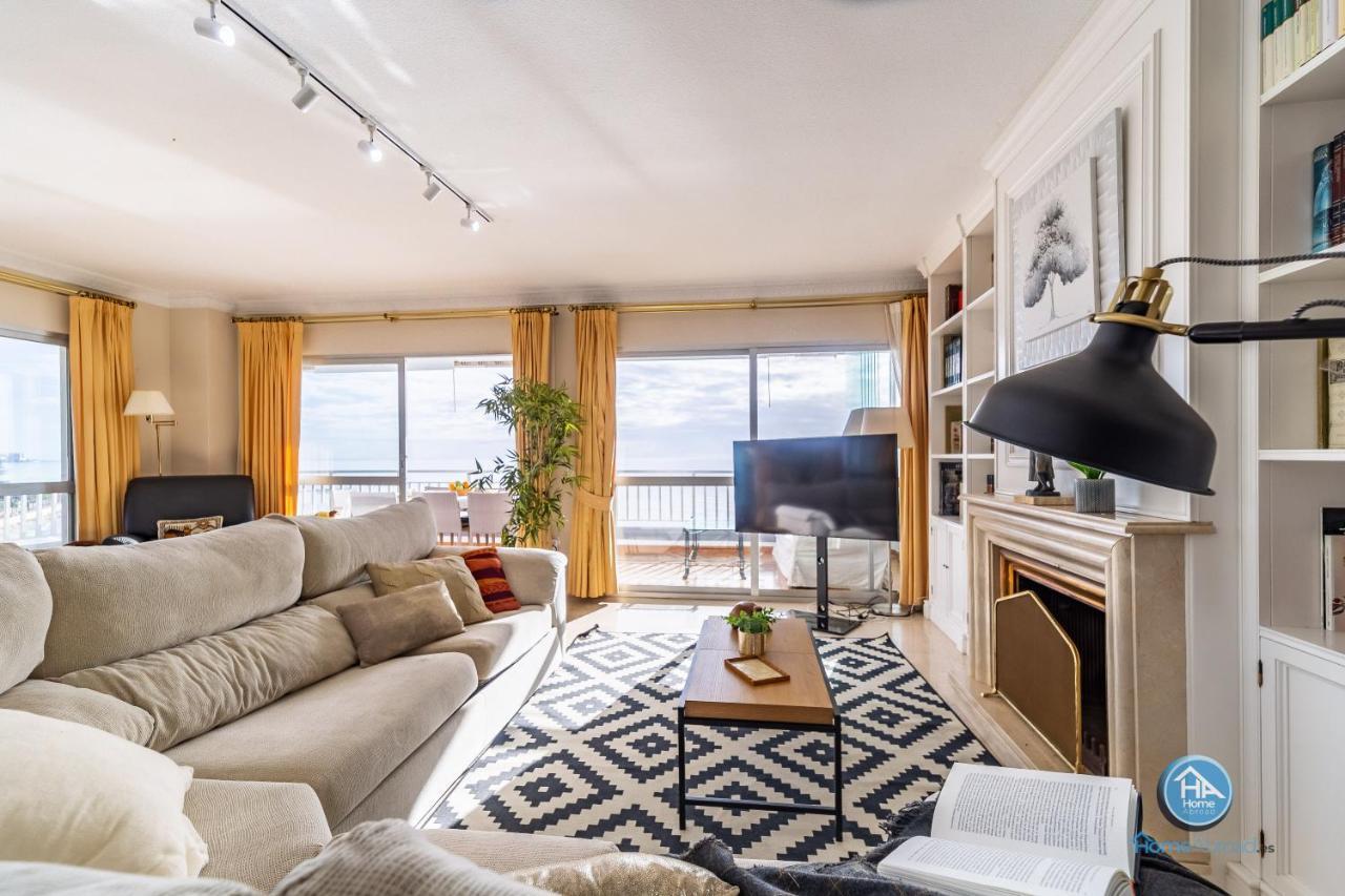 Super Exclusive With Free Parking Apartment *