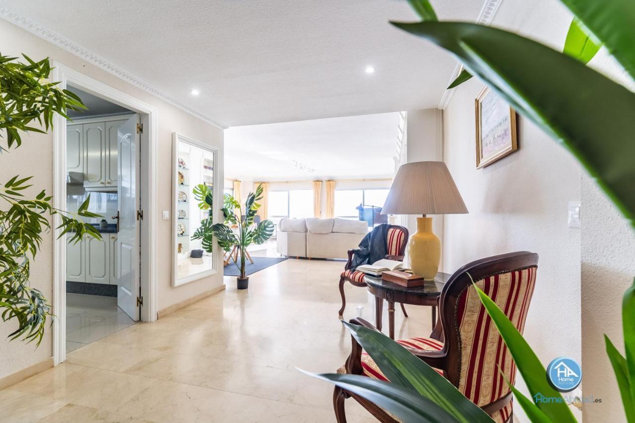 Super Exclusive With Free Parking Apartment *