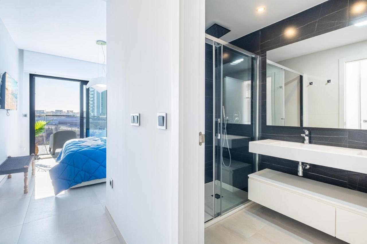 Sunset Waves Deluxe Poniente Apartment
