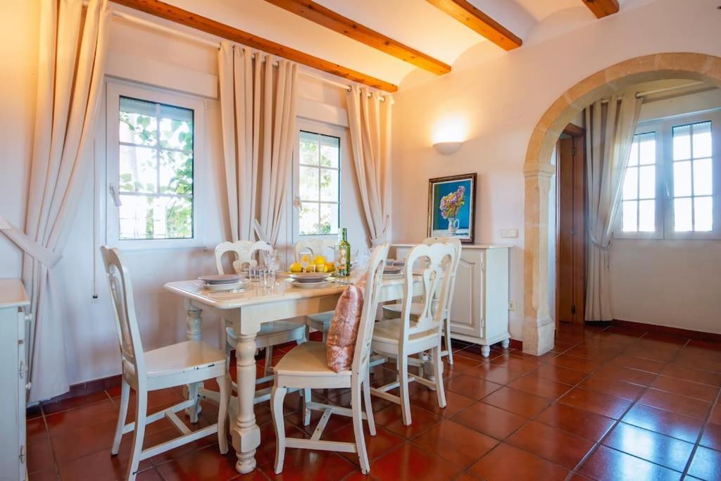 Villa Nuevo: Con Vistas Al Mar En De Lujo Jávea