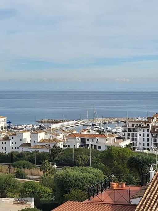 Luxury 4 Bed Townhouse Duquesa With Breathtaking Views Close To Port And Apartamento Manilva