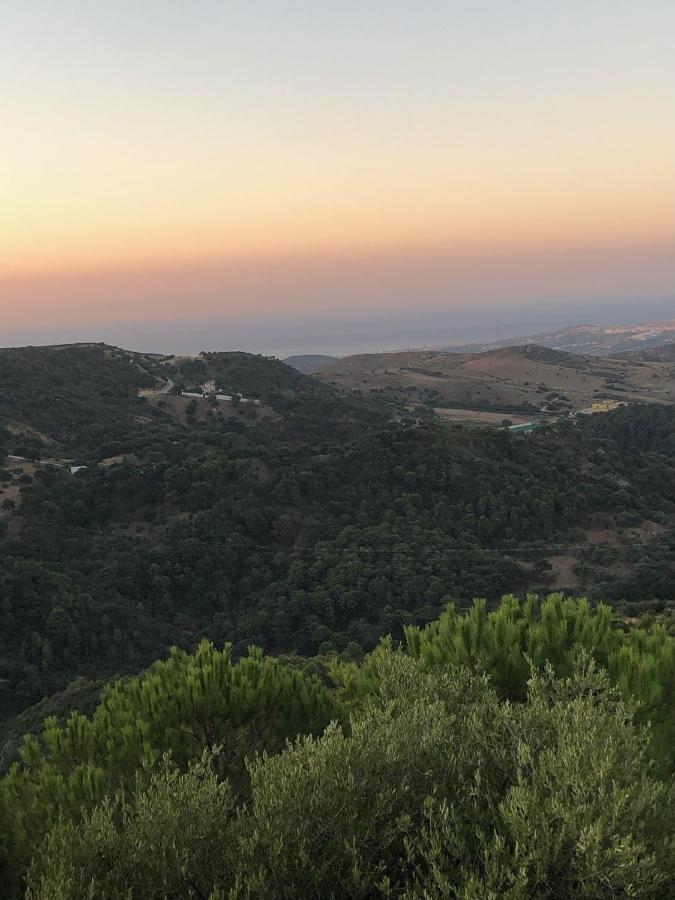 Casa rural Stylish 3 Bed House 2 Bathrooms, With Patio, Roof Terrace And Communal Pool 5 Minutes Away From The Beautiful Spanish White Village Of Pueblo And Only 20 Mins From The Sea