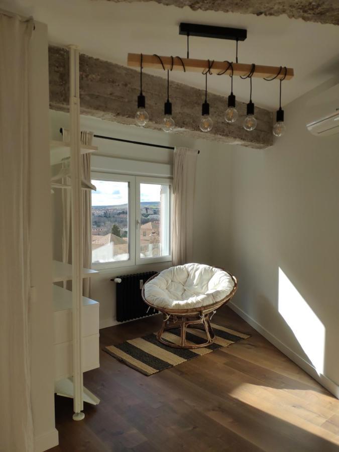 Apartamento ático Industrial Céntrico. Reformado. Aire Acond, Wifi *