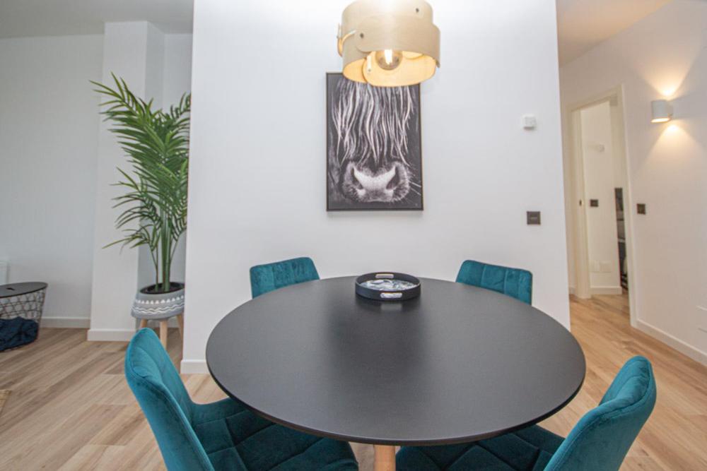 Wonderful 2 Bed With Stunning Sea Views *