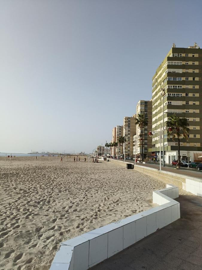 Piso Avenida Junto A La Playa * Cádiz