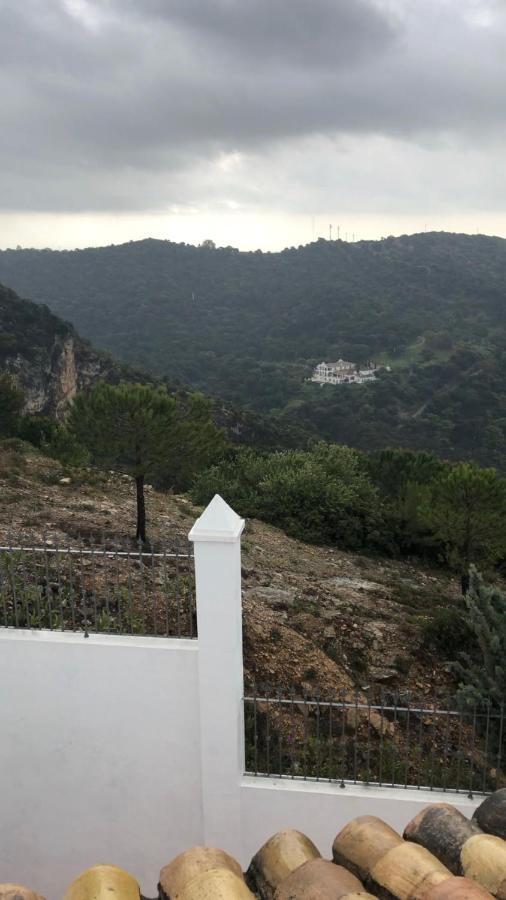 Casa rural Stylish 3 Bed House 2 Bathrooms, With Patio, Roof Terrace And Communal Pool 5 Minutes Away From The Beautiful Spanish White Village Of Pueblo And Only 20 Mins From The Sea