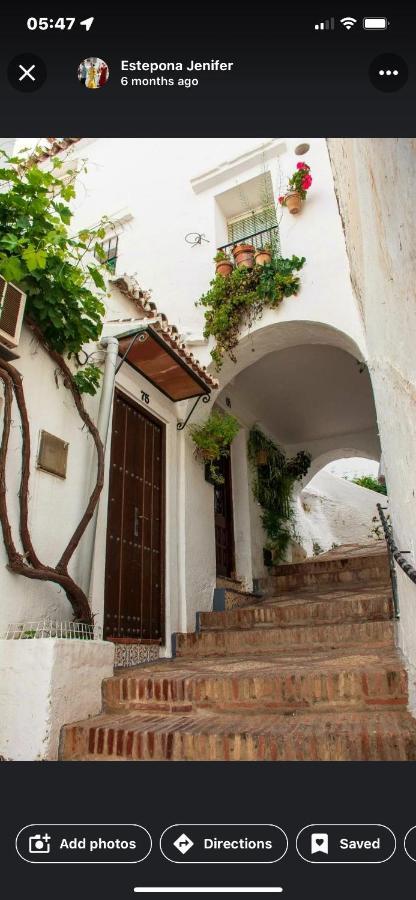Stylish 3 Bed House 2 Bathrooms, With Patio, Roof Terrace And Communal Pool 5 Minutes Away From The Beautiful Spanish White Village Of Pueblo And Only 20 Mins From The Sea Casa rural *