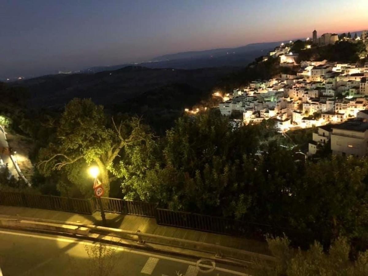 Casa rural Stylish 3 Bed House 2 Bathrooms, With Patio, Roof Terrace And Communal Pool 5 Minutes Away From The Beautiful Spanish White Village Of Pueblo And Only 20 Mins From The Sea *