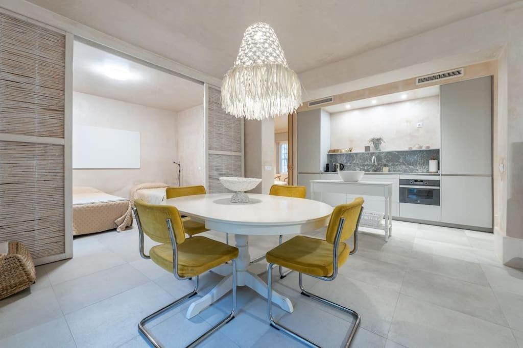 Apartamento Exclusivo Bajo Frente Al Mar - Playa La Caleta *