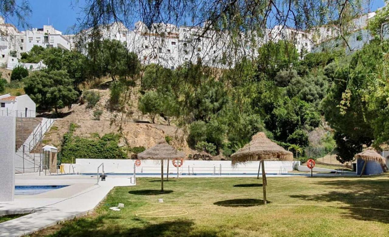 Stylish 3 Bed House 2 Bathrooms, With Patio, Roof Terrace And Communal Pool 5 Minutes Away From The Beautiful Spanish White Village Of Pueblo And Only 20 Mins From The Sea *