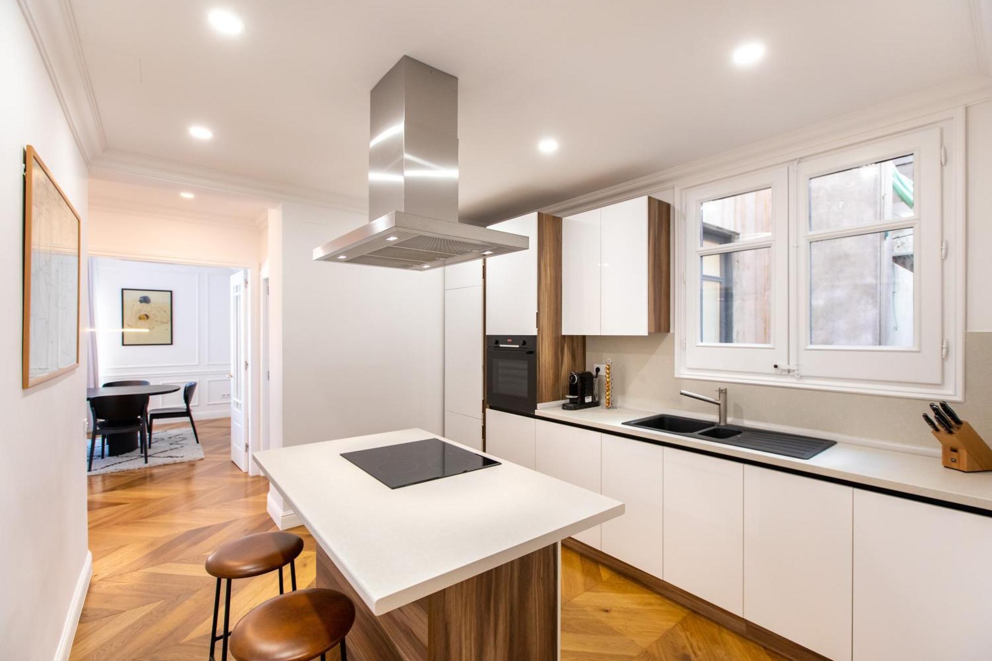 Majestic 4br/4bath In Sagrada Familia Area Apartment