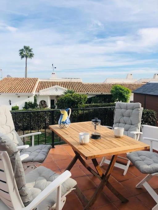 Luxury 4 Bed Townhouse Duquesa With Breathtaking Views Close To Port And Apartamento
