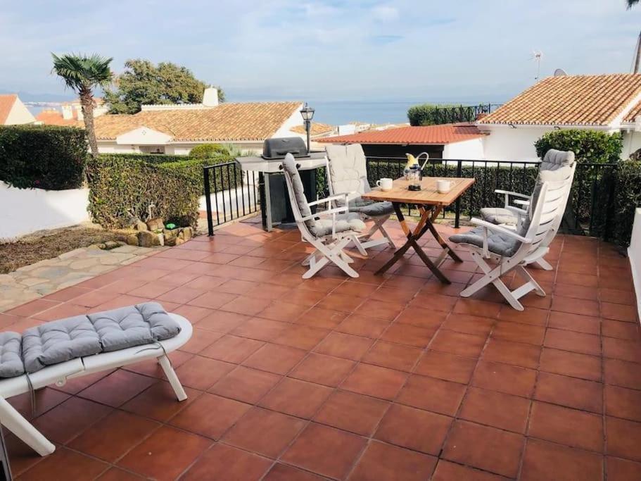 Luxury 4 Bed Townhouse Duquesa With Breathtaking Views Close To Port And Apartamento Manilva
