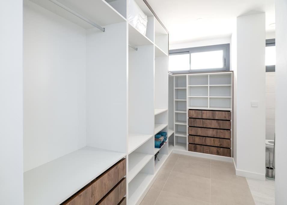 Modern Walking Distance From The Villa