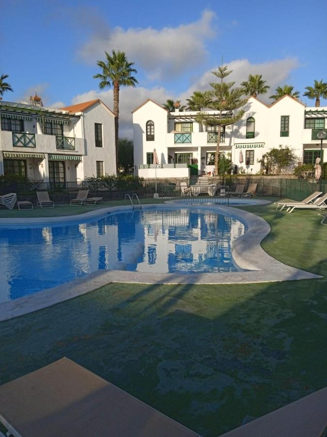 Apartment With Pool View *
