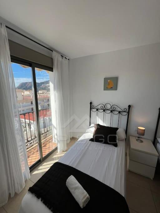 5 Square Apartment *