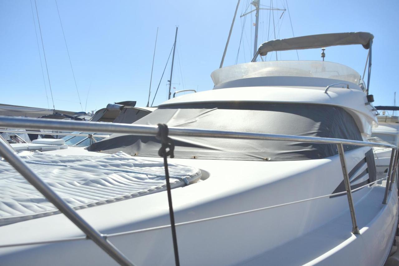 Botel Luxury Yacht Kamikara