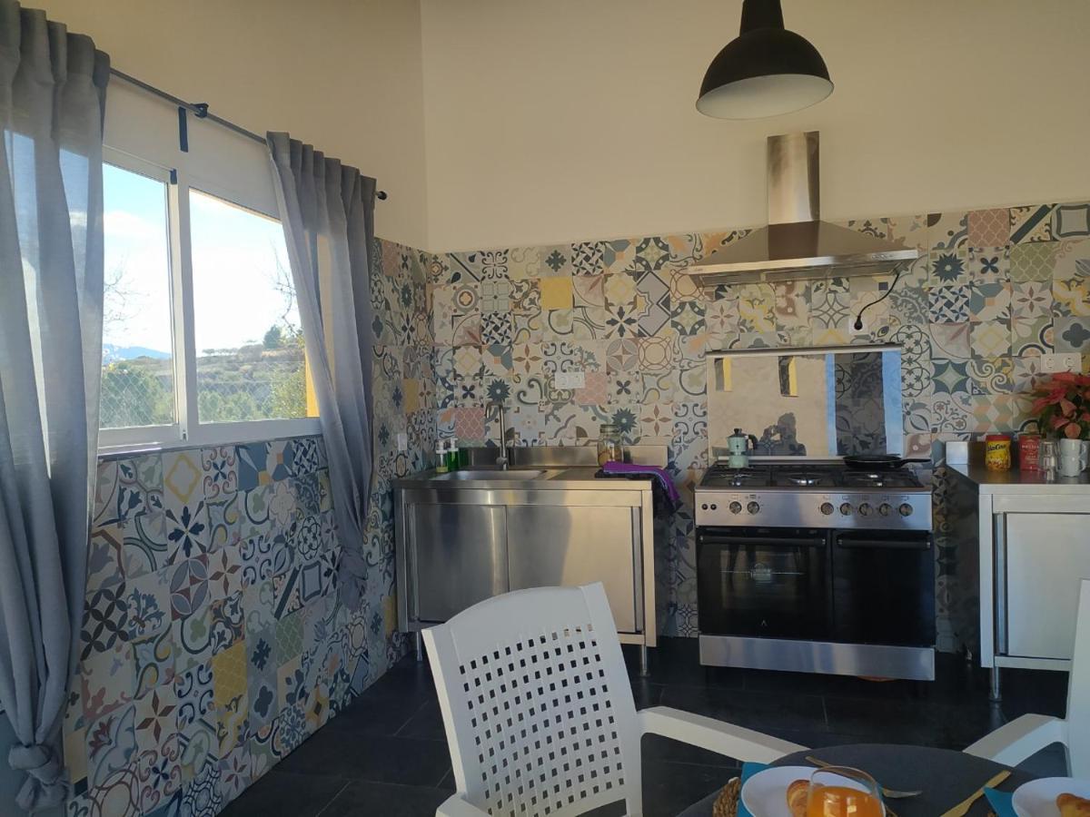 En Olivo Y Almendro Bed & Breakfast Ucenda