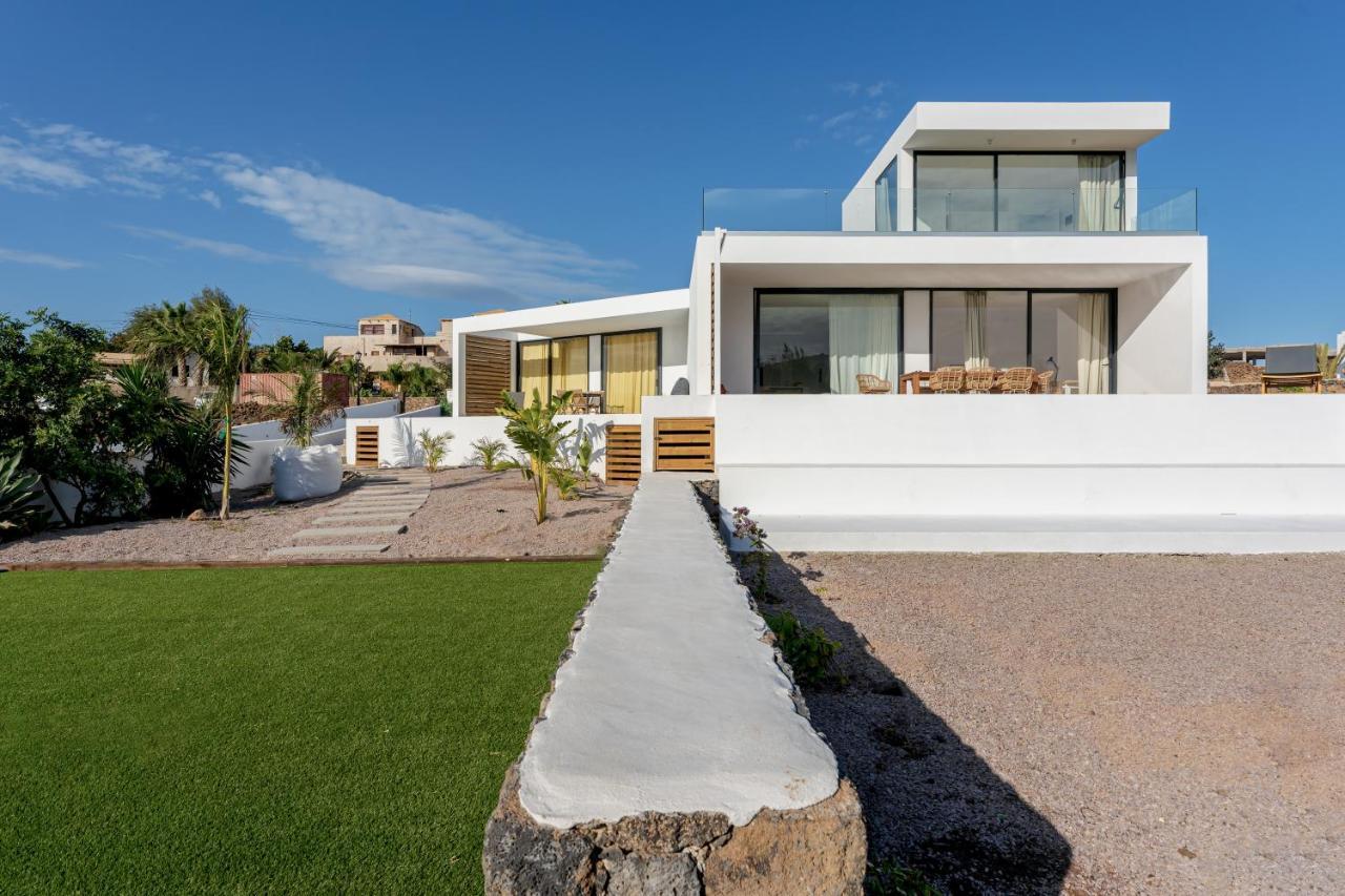 Elena, Luxery With Swimming Pool! Lajares