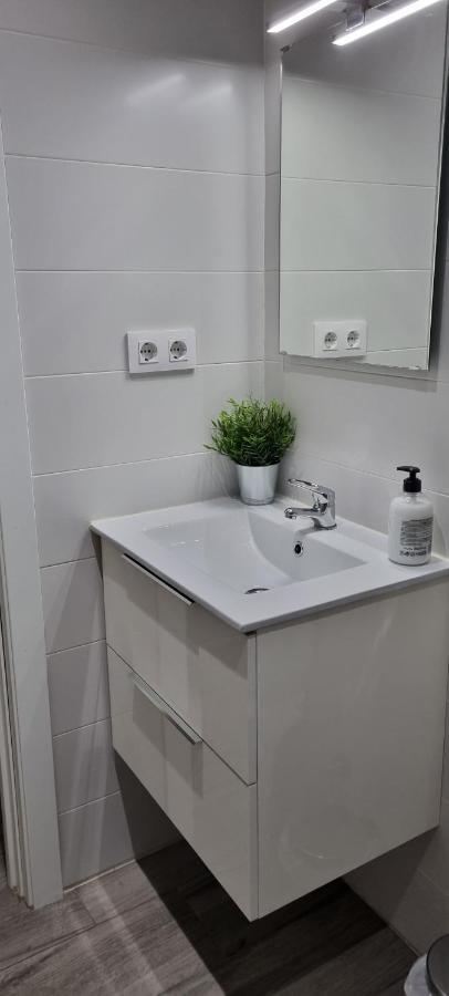 Happy Place Apartment *