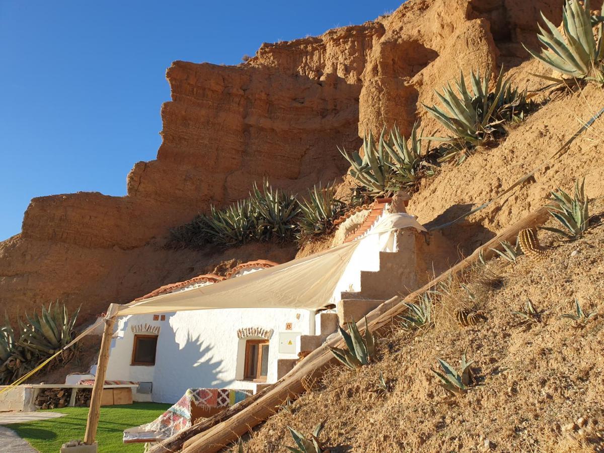 Creatively Designed Cavehouse With Jacuzzi * Gorafe