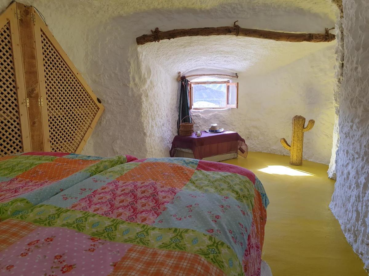 Creatively Designed Cavehouse With Jacuzzi Gorafe