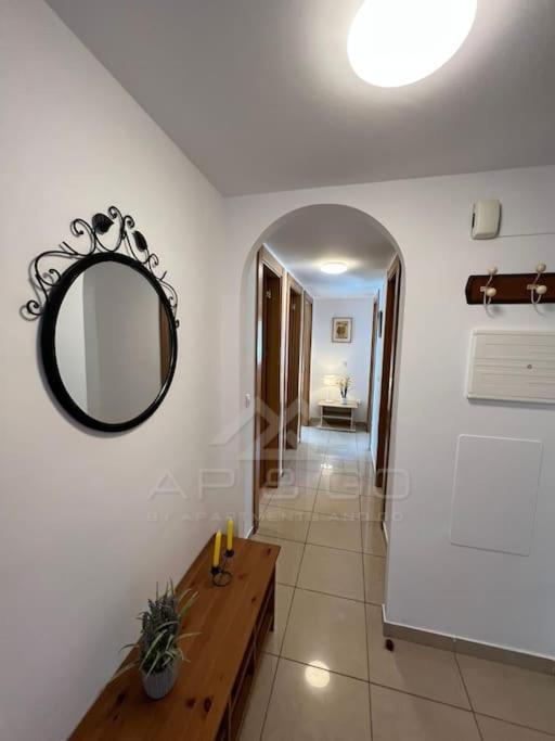 5 Square Apartment *
