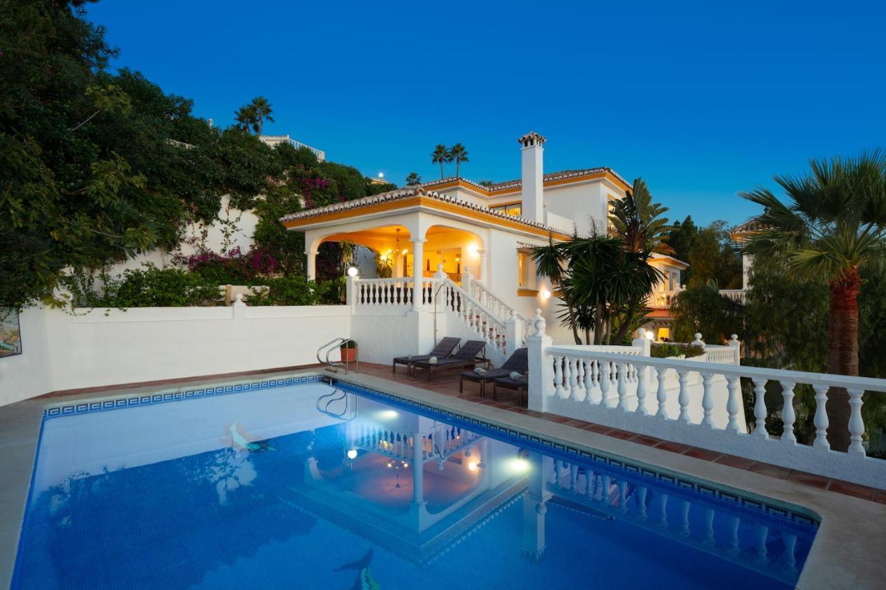 Large Family 500m From With Stunning Views