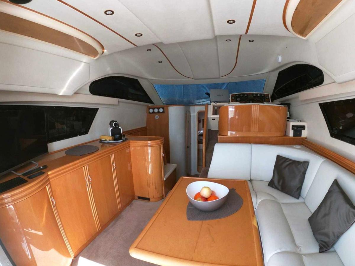 Botel Luxury Yacht Kamikara *